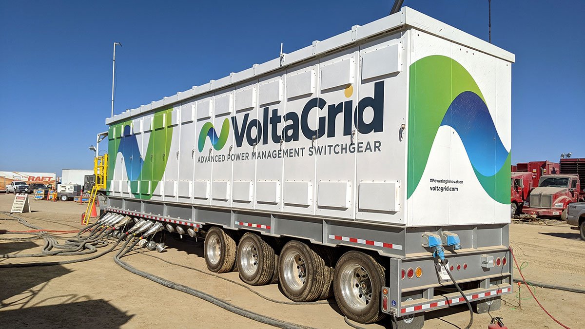 Mobile gas turbine generator